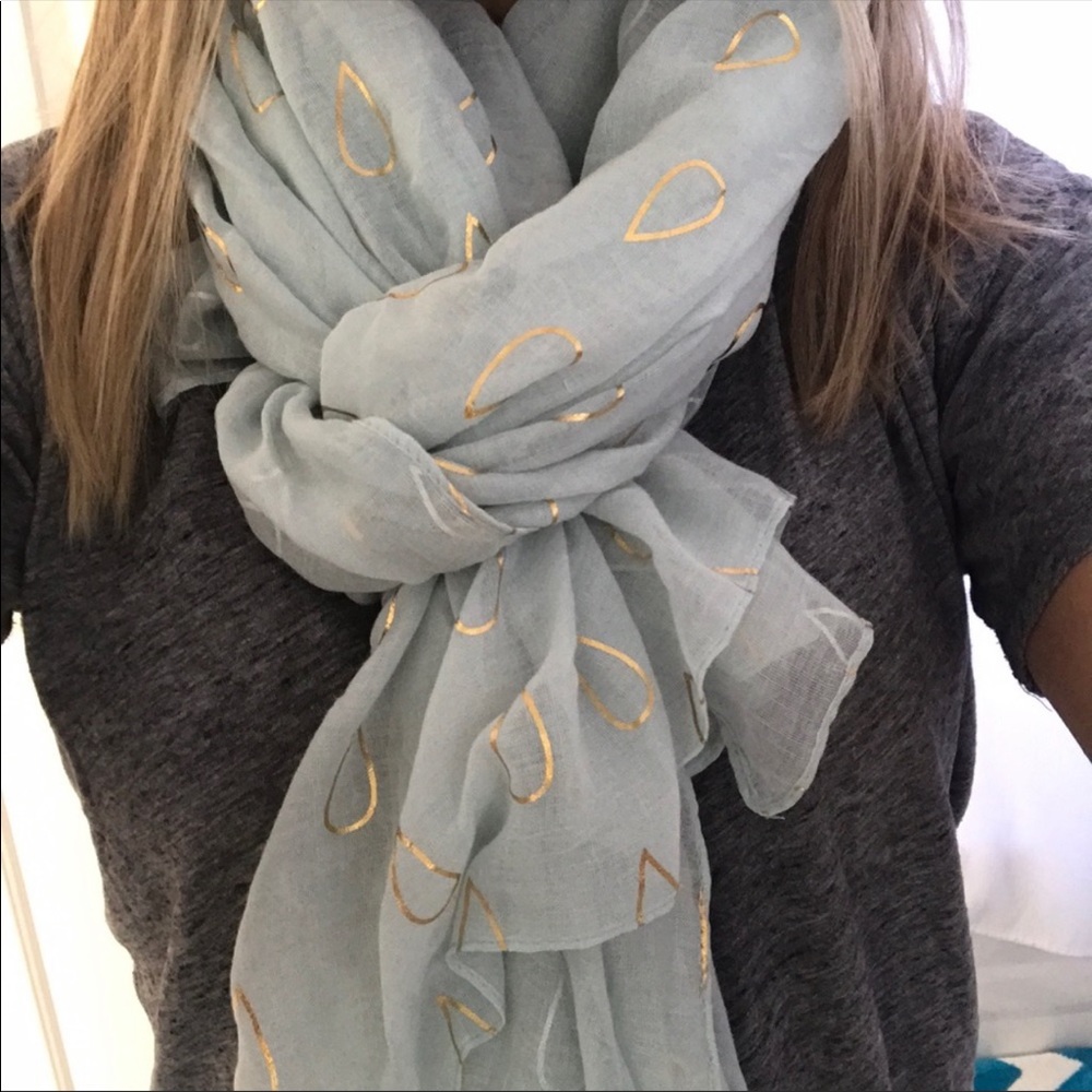 Light blue scarf